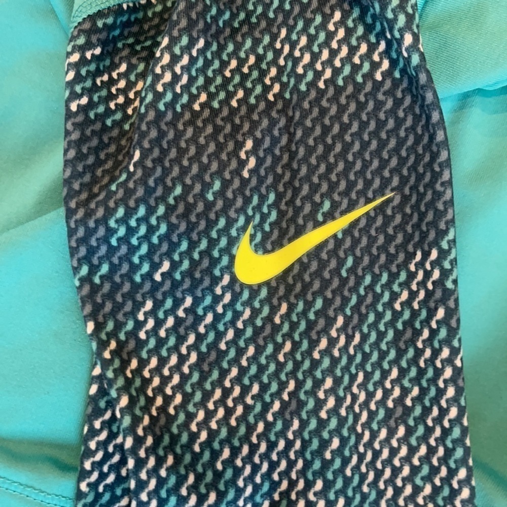Nike Dri-Fit 1/2 Half Zip Pullover Top - Picture 4 of 7